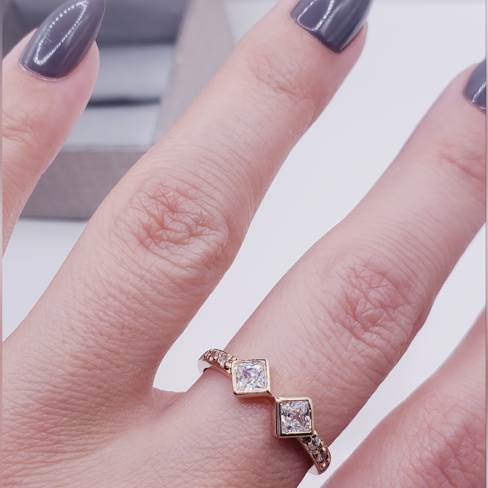 Yellow Gold Geometric Ring - Picture 3 of 7